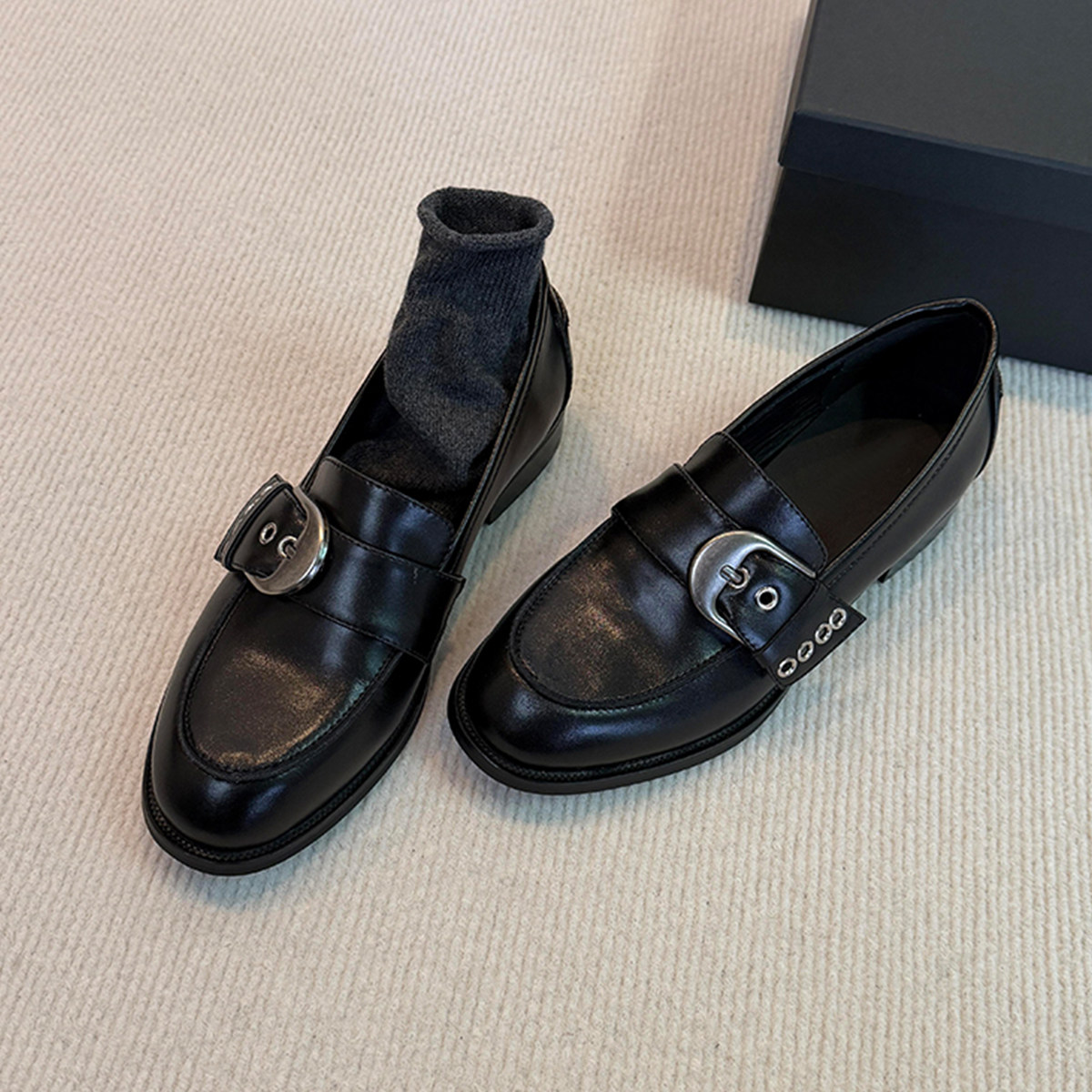 羊皮版~法式英伦风皮带扣深口乐福鞋女通勤复古时尚低跟外穿单鞋主图