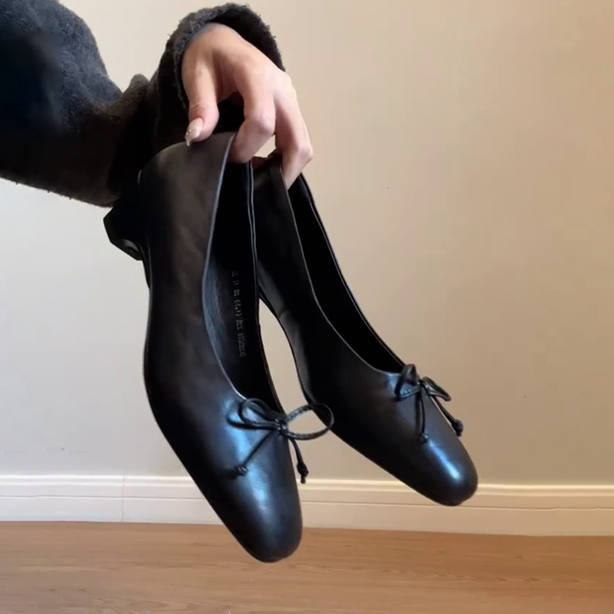 羊皮版~蝴蝶结粗跟方头日常休闲单鞋通勤法式简约优雅复古小皮鞋主图