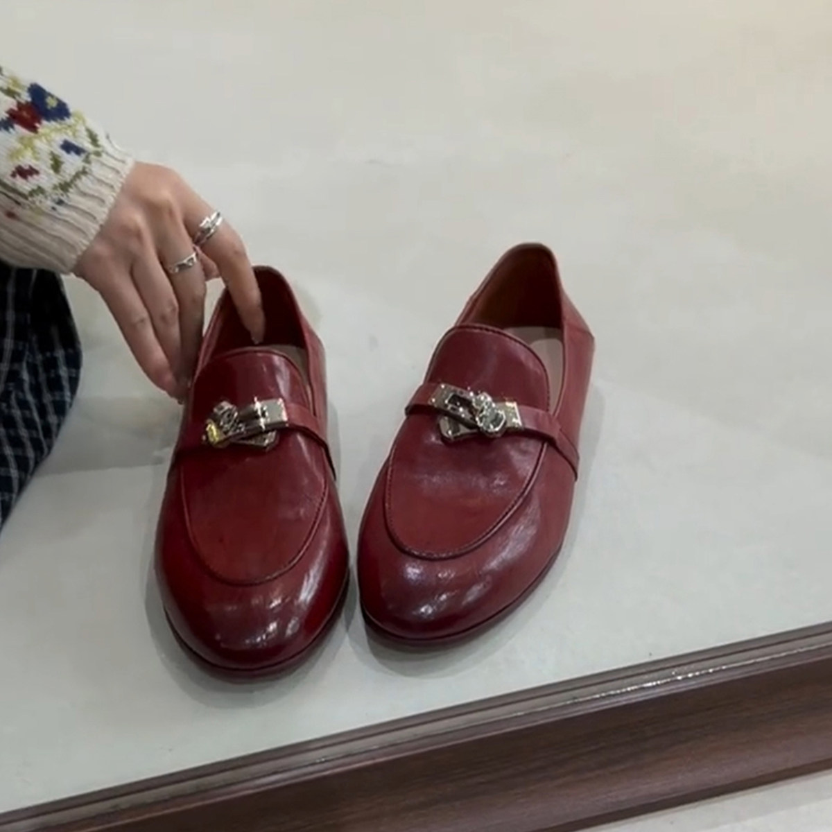 羊皮版~复古红色真皮乐福鞋女一脚蹬软皮舒适平时金属扣平底单鞋主图