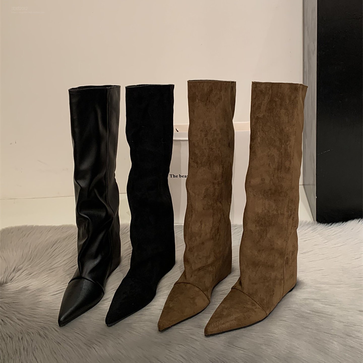 香港法式尖头内增高长筒靴女2025秋冬新款坡跟直筒高筒不过膝长靴主图