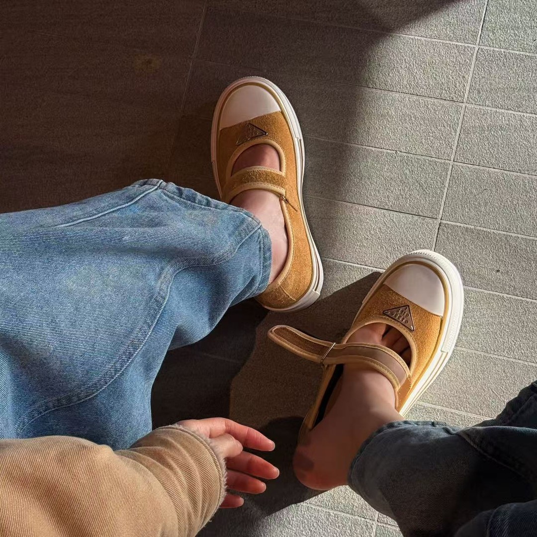 小发喵「经典银色厚底玛丽珍｜融于暖调居家的轻奢格调」777主图