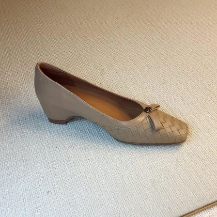 羊皮版~优雅复古文艺气质浅口单鞋女小众山茶花通勤百搭单鞋