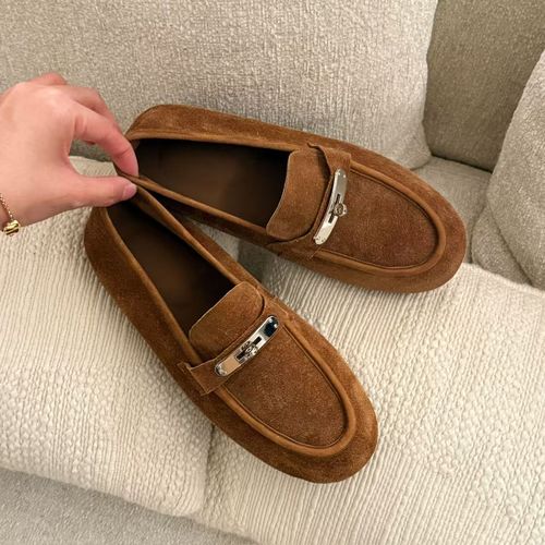 小发喵「轻奢优雅金属扣绒面乐福鞋｜质感与光泽交织的都市风尚」主图