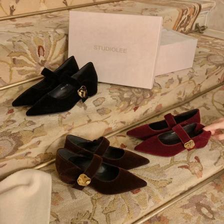 葡萄妈studiolee内增高4.5cm~ 法式小尖头异形金扣丝绒粗跟单鞋女