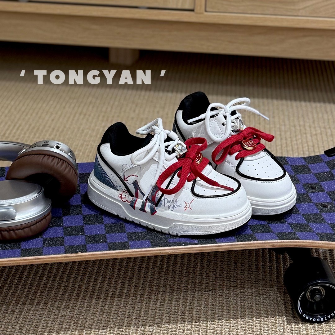 男童运动鞋2026年早春新款中大童潮流时尚板鞋儿童童鞋WJC862733主图