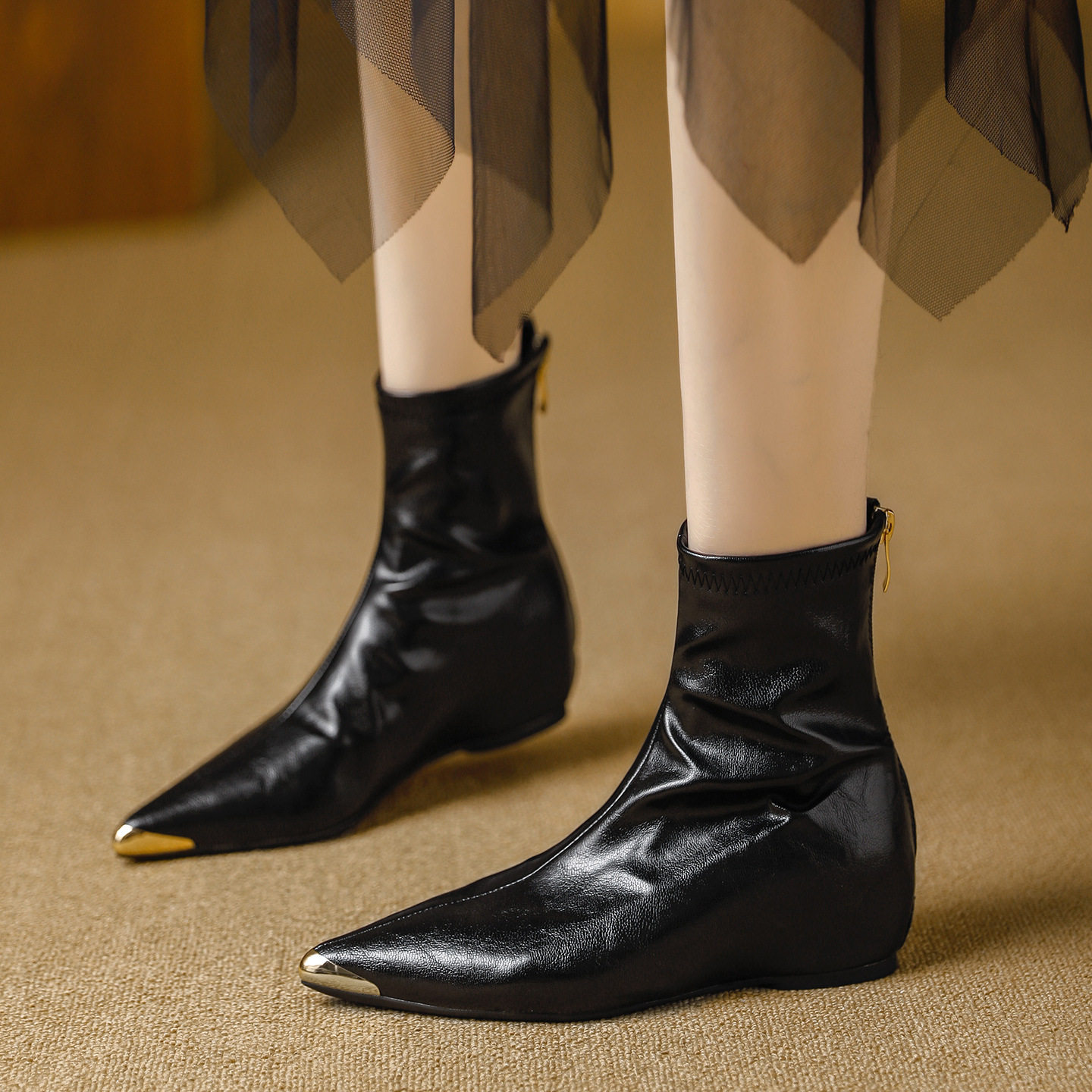 真皮尖头内增高马丁靴女2025秋冬季新款百搭舒适通勤软皮瘦瘦短靴主图