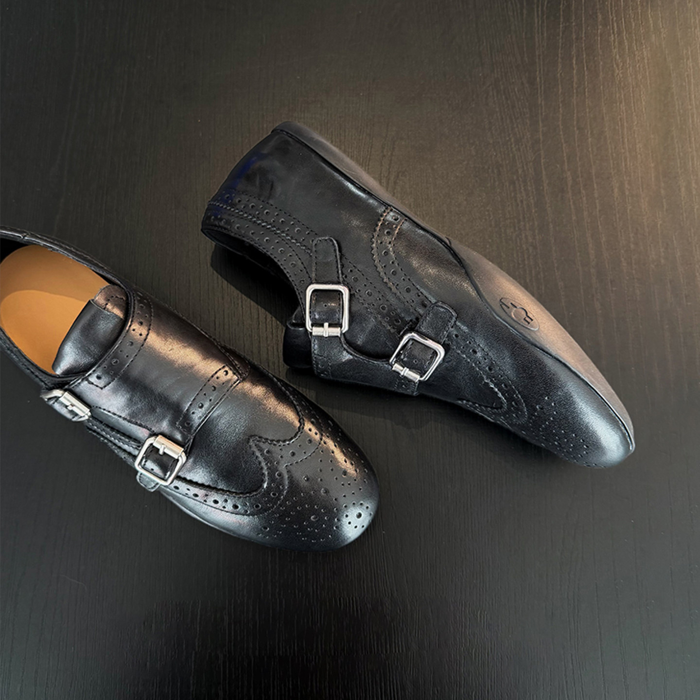 牛皮版~复古布洛克雕花英伦风平底乐福单鞋皮带扣一脚蹬小皮鞋女主图