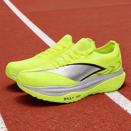 绿色鞋子碳板专业跑步鞋男女同款网面透气青少年防滑踩屎感运动鞋