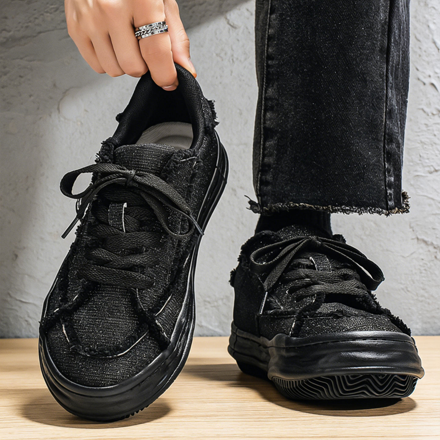 黑色帆布鞋亮面时尚潮流青少年男生透气防臭百搭增高厚底大头板鞋主图