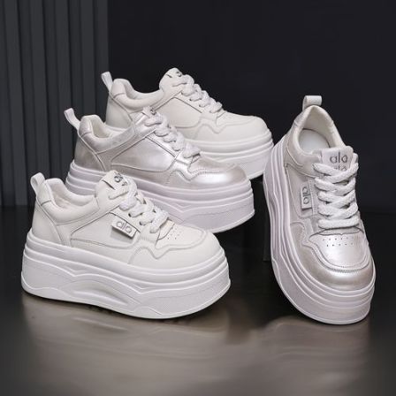 殊彩7CM厚底小白鞋女2026春季新款时尚增高百搭小个子板鞋松糕鞋