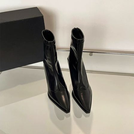 尖头高跟鞋女秋冬新款法式瘦瘦靴高级设计感细跟短靴黑色气质单靴