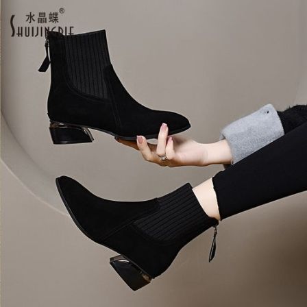 水晶蝶2025冬季保暖时尚真皮鞋高跟女靴短筒气质优雅粗跟短靴