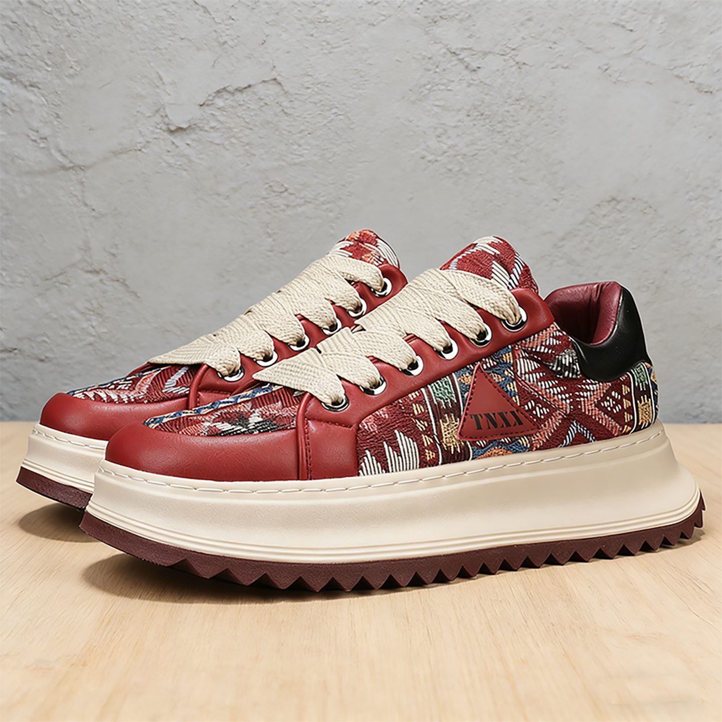 国潮男鞋2026马年新款男士红色帆布鞋复古刺绣时尚潮流男增高板鞋主图