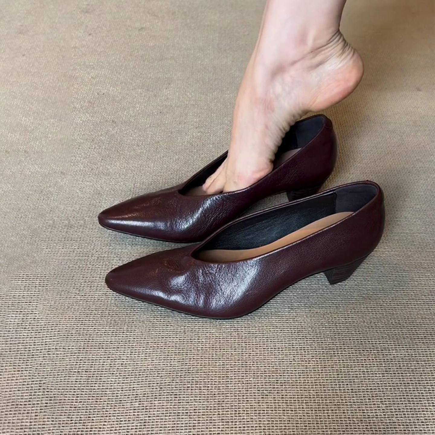 羊皮版~通勤风气质单鞋时尚潮流橡胶底纯色舒适百搭一脚蹬小皮鞋主图