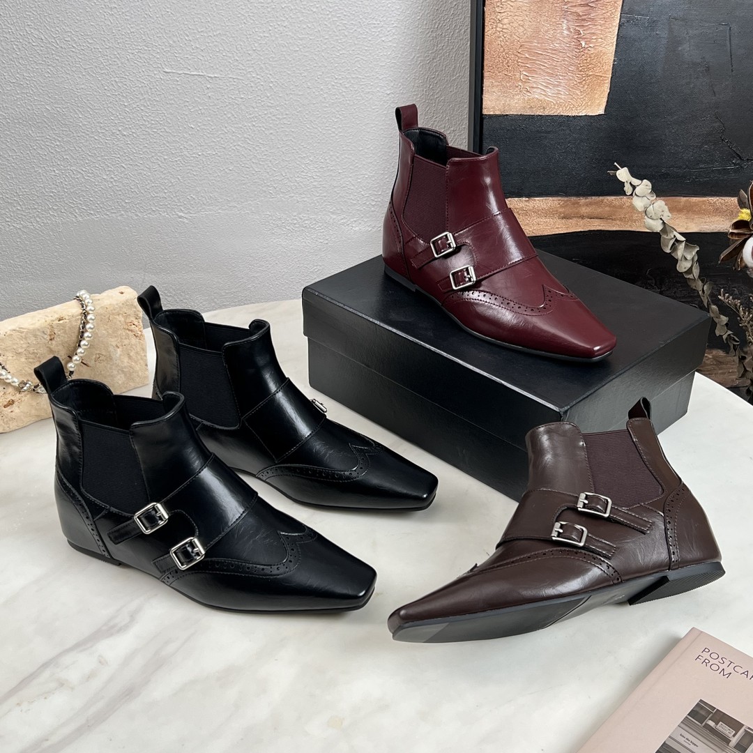 糖糖「布洛克风短靴」高级质感显高短银标双扣皮面显瘦靴;EDX21266 主图