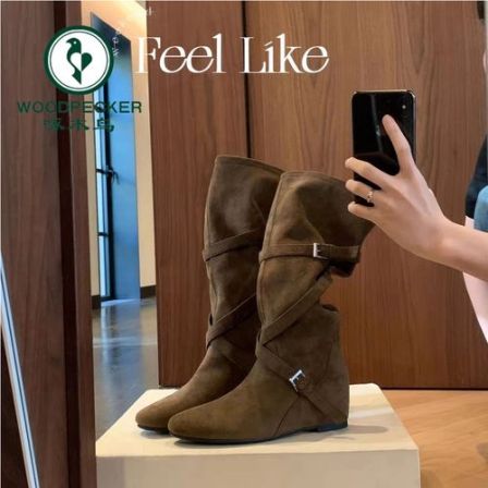 啄木鸟复古内增高6CM堆堆西部牛仔靴女圆头扣带柔软显瘦中筒靴