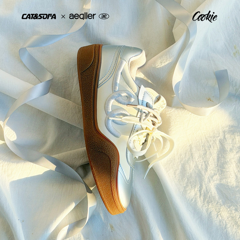 【曲奇系列】猫与沙发×aeqller/月光银德训鞋新款刺绣厚底板鞋主图