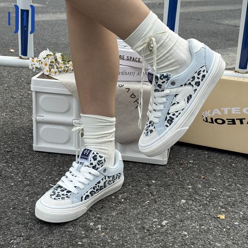 顽刻ollieskate冰蓝豹纹配色冬季校园风W系列低帮男女国潮滑板鞋主图