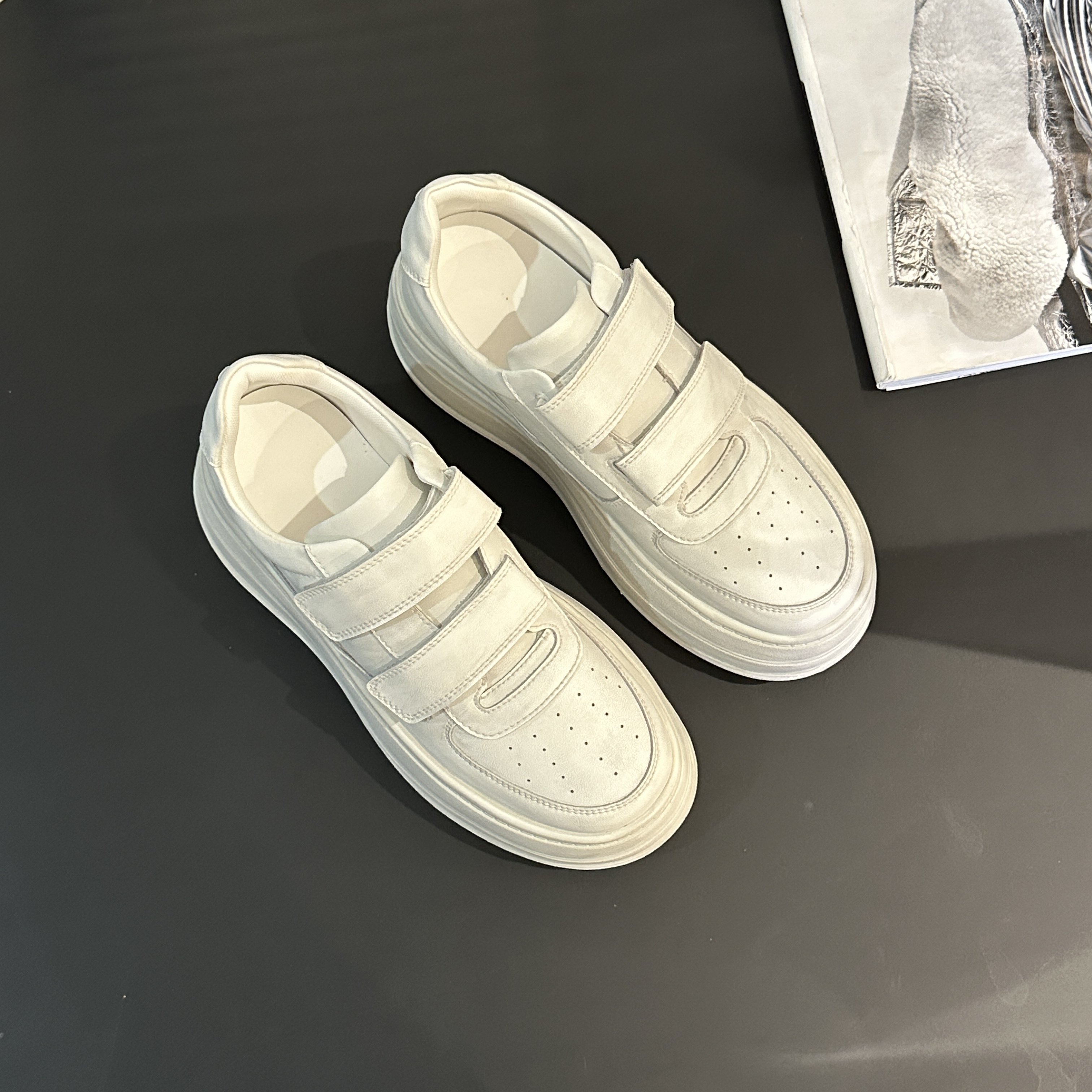 2026早春新款魔术贴擦色牛皮休闲小白色做旧增高脏脏鞋主图