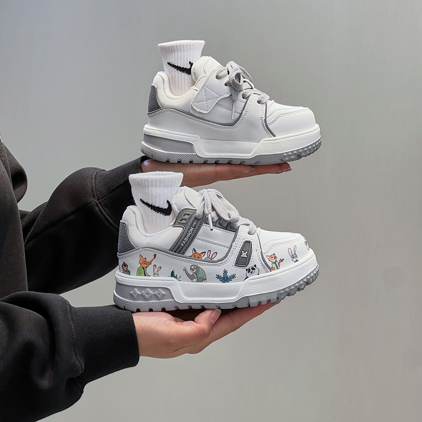 2026春季新款儿童卡通板鞋男女童运动鞋休闲鞋中大童厚底小白鞋潮主图