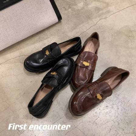 26n0124【】 张元英同款~阿miu金币粗跟懒人乐福厚底增高小皮鞋