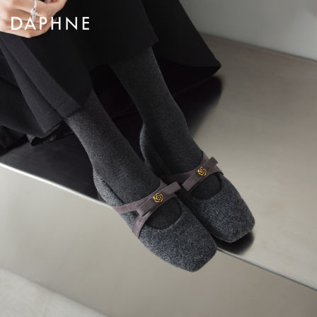 达芙妮毛呢单鞋女秋冬季平底鞋法式玛丽珍女鞋内增高芭蕾加绒鞋子