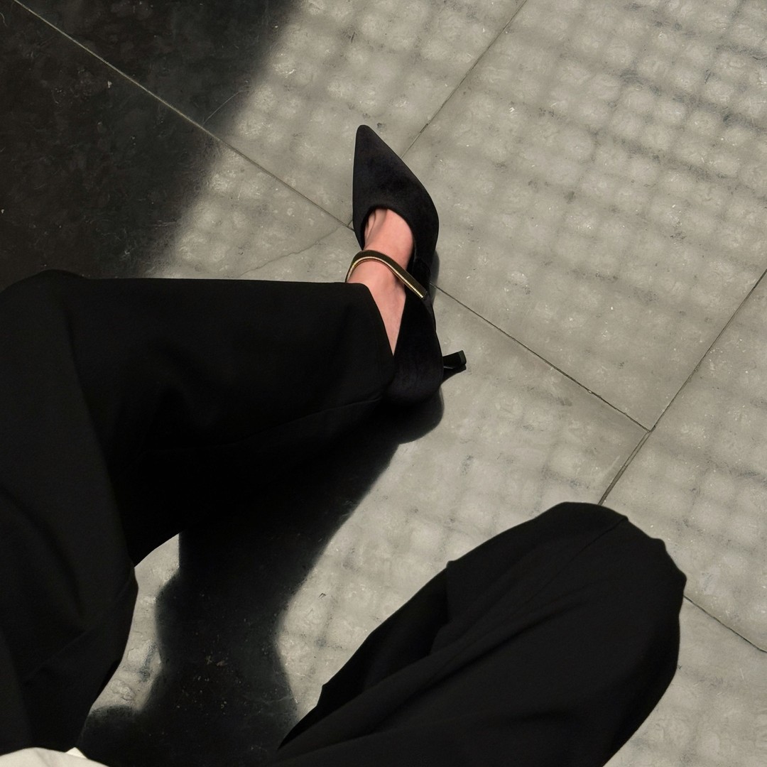 小发喵「凯旋门小金条丝绒尖履｜优雅潮流典范 诠释经典韵味跟鞋777主图