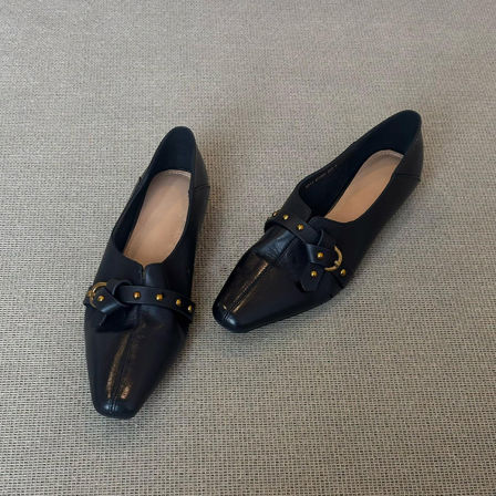 羊皮版~高级设计感真皮单鞋女法式复古方头平底一字带铆钉小皮鞋