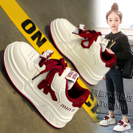 阿童木红色女童鞋子2026新款春季软底防滑儿童运动小白鞋女孩板鞋