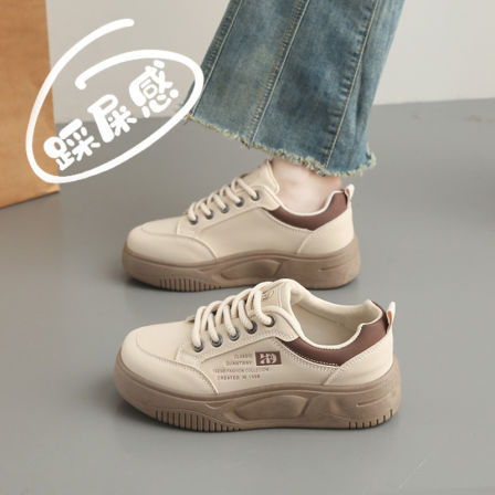 商场同款踩屎感女鞋2026年新款春季爆款宽胖脚软底真皮运动厚底鞋