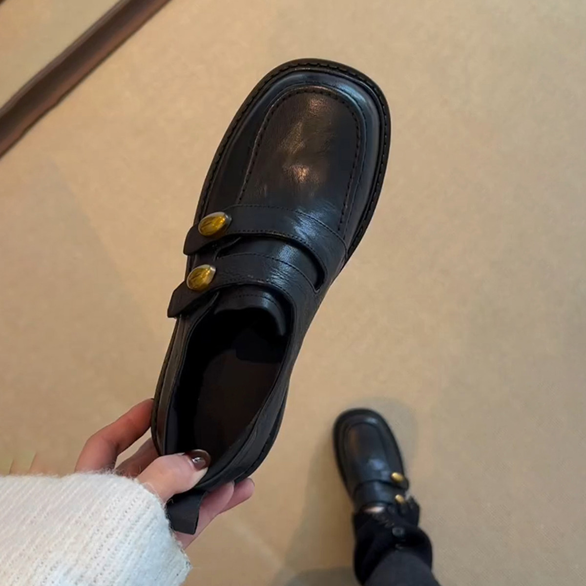 羊皮版~魔术贴小金豆深口乐福鞋女圆头粗跟通勤复古风百搭小皮鞋主图