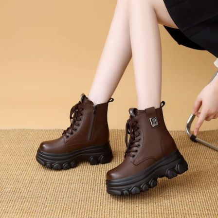 2026年秋冬爆款隐形增高8CM英伦风短筒复古好穿不累脚休闲马丁靴