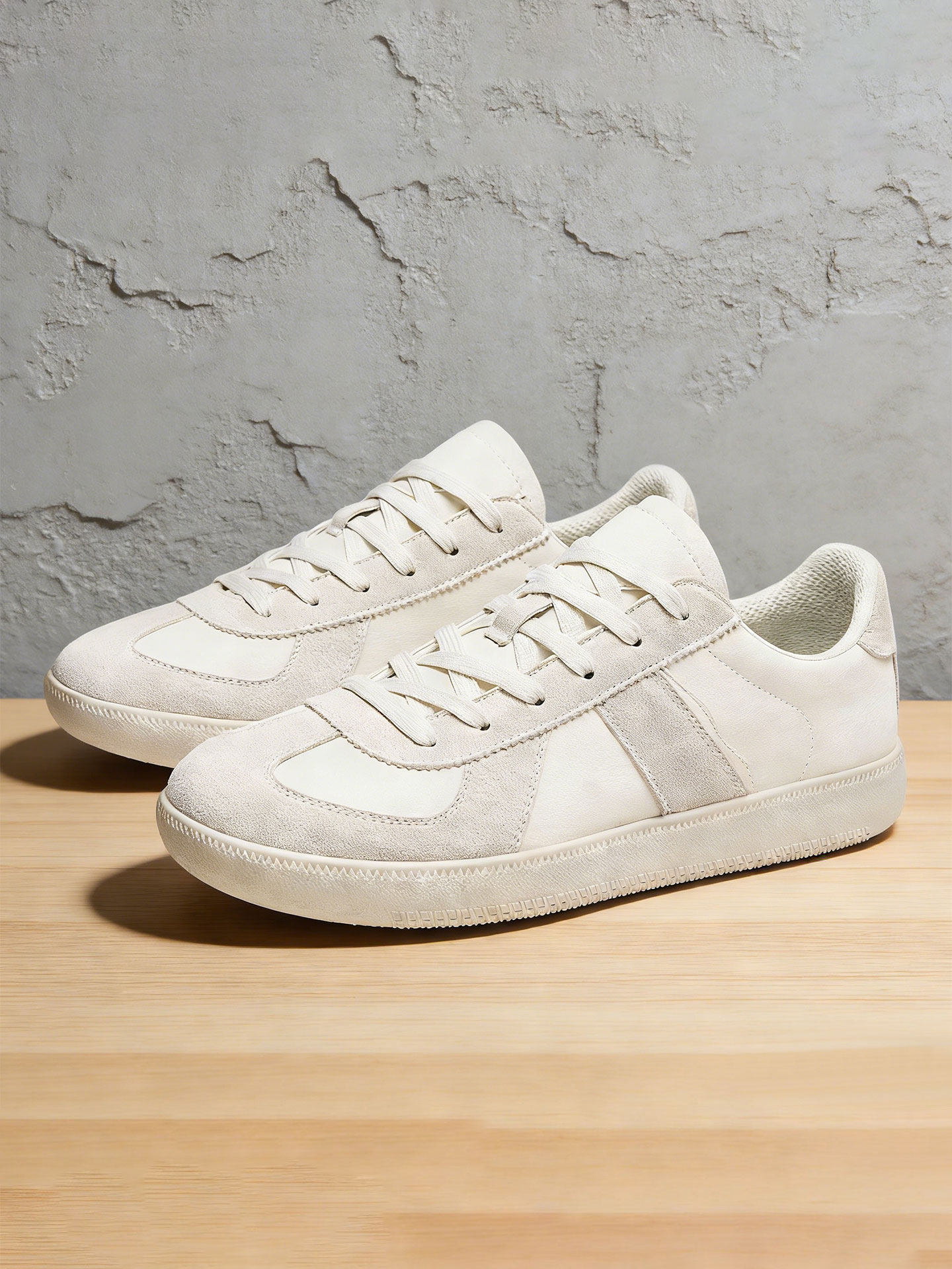 小白鞋子2026新款轻便牛筋底德训板鞋男士百搭耐磨防滑休闲赛车鞋主图