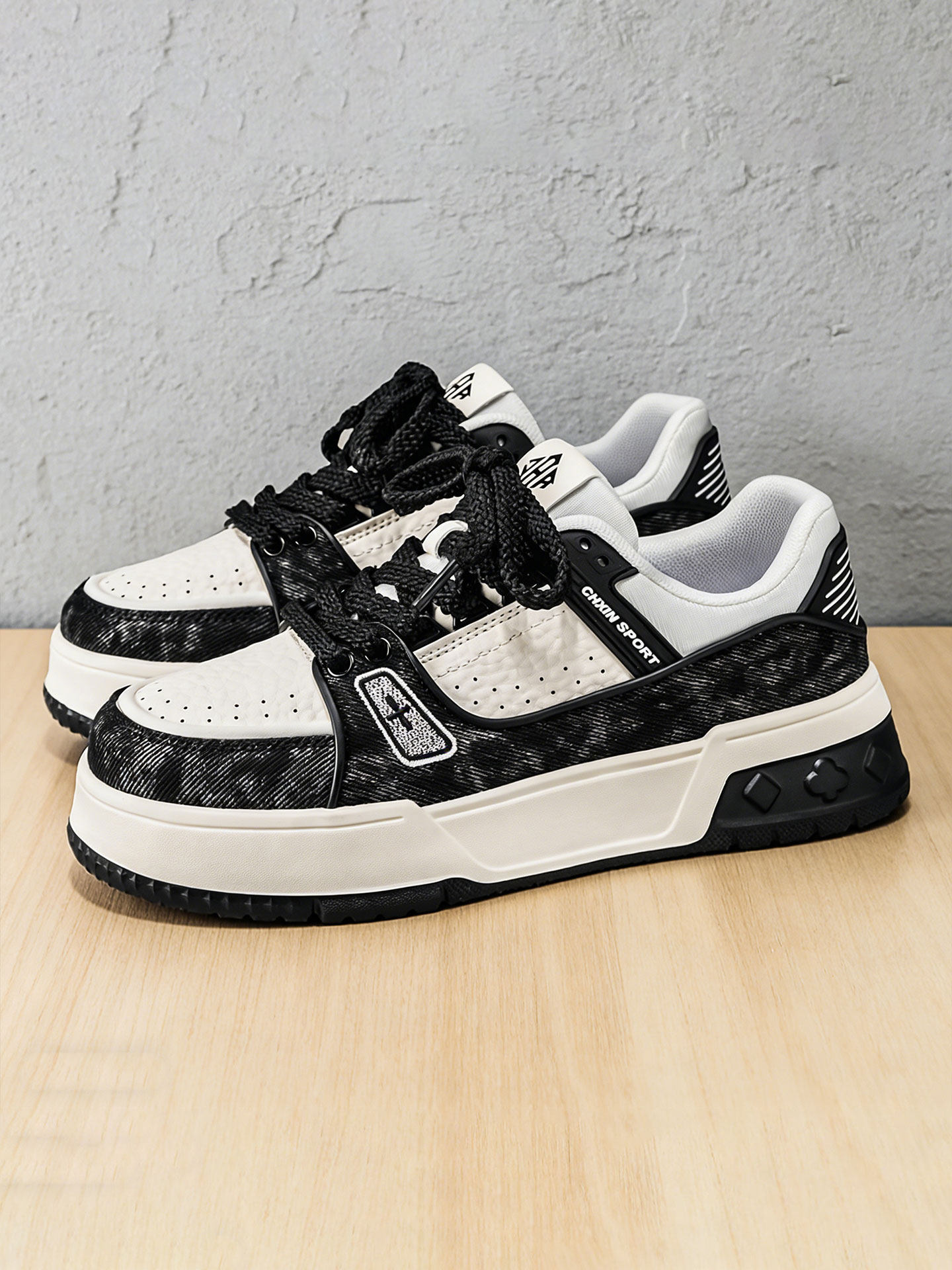 黑白熊猫拼色面包鞋子男款2026新款高级感潮牌轻便舒适真皮板鞋男主图