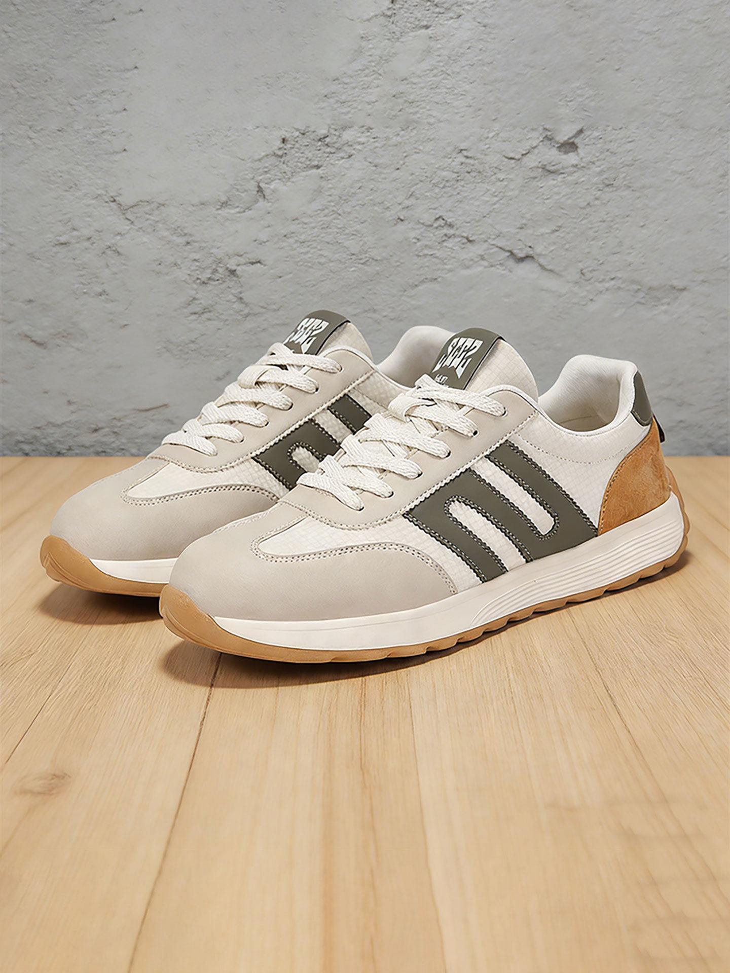 男士鞋子2026新款轻便软底真皮阿甘板鞋青少年潮流高端防滑赛车鞋主图