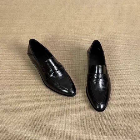 牛皮版~英伦风复古尖头简约乐福鞋女通勤鞋深口一脚蹬粗跟小皮鞋