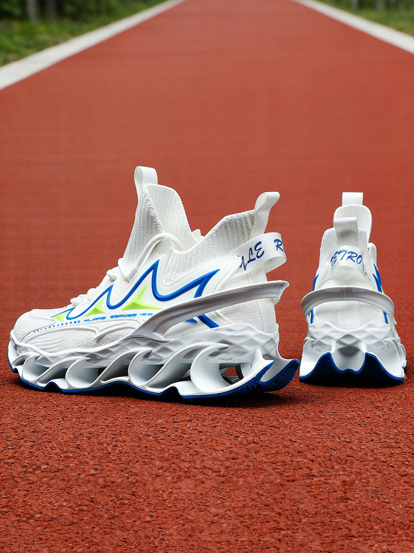 青少年百搭男鞋大尺码飞织透气休闲刀锋跑鞋男款防滑初中生运动潮鞋主图