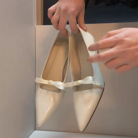 羊皮版~法式漆皮尖头坡跟单鞋女蝴蝶结温柔软底一脚蹬时尚高跟鞋