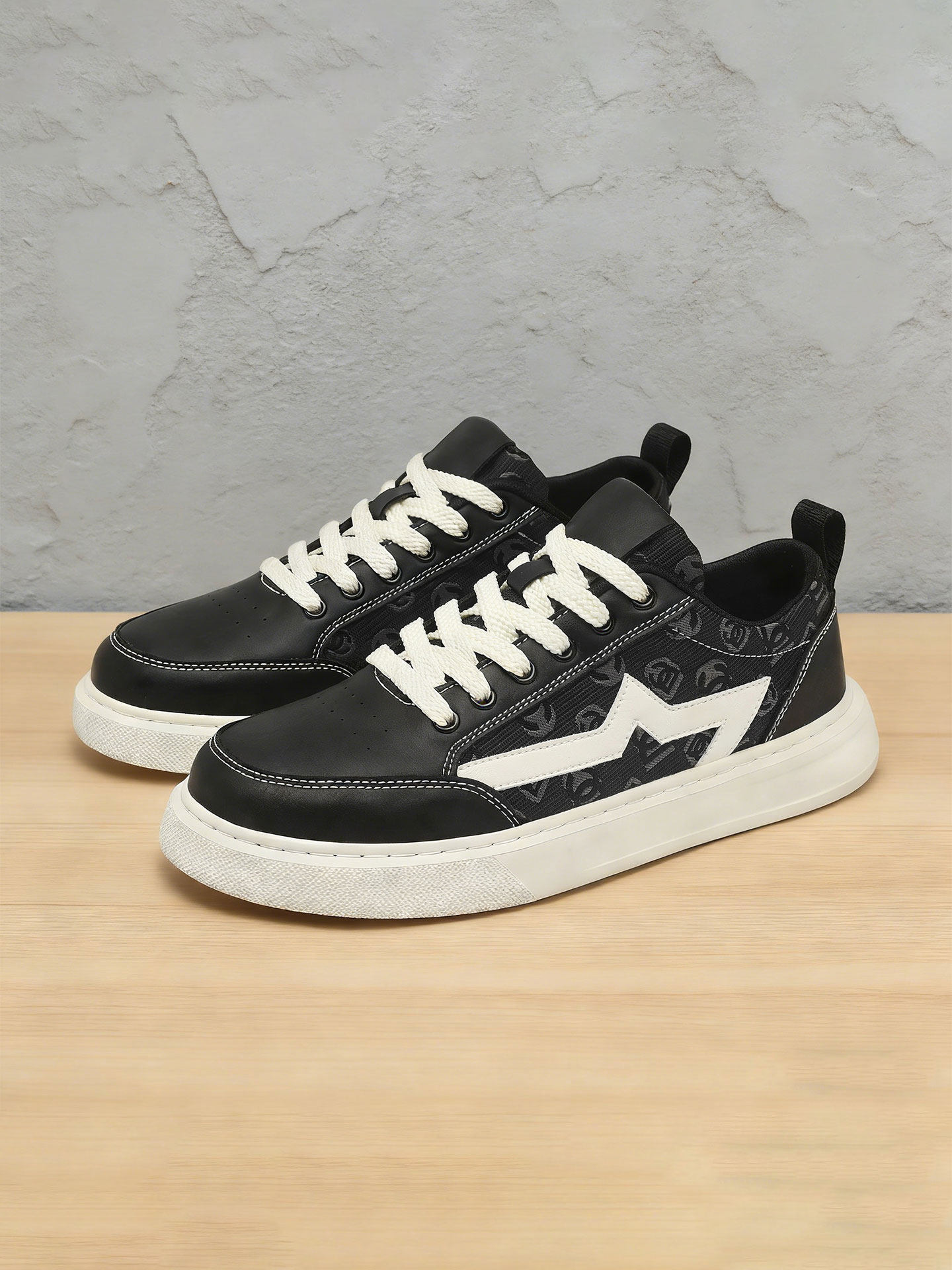 2026新款男款鞋子高级感皮面板鞋轻便防滑青少年潮流运动休闲鞋子主图