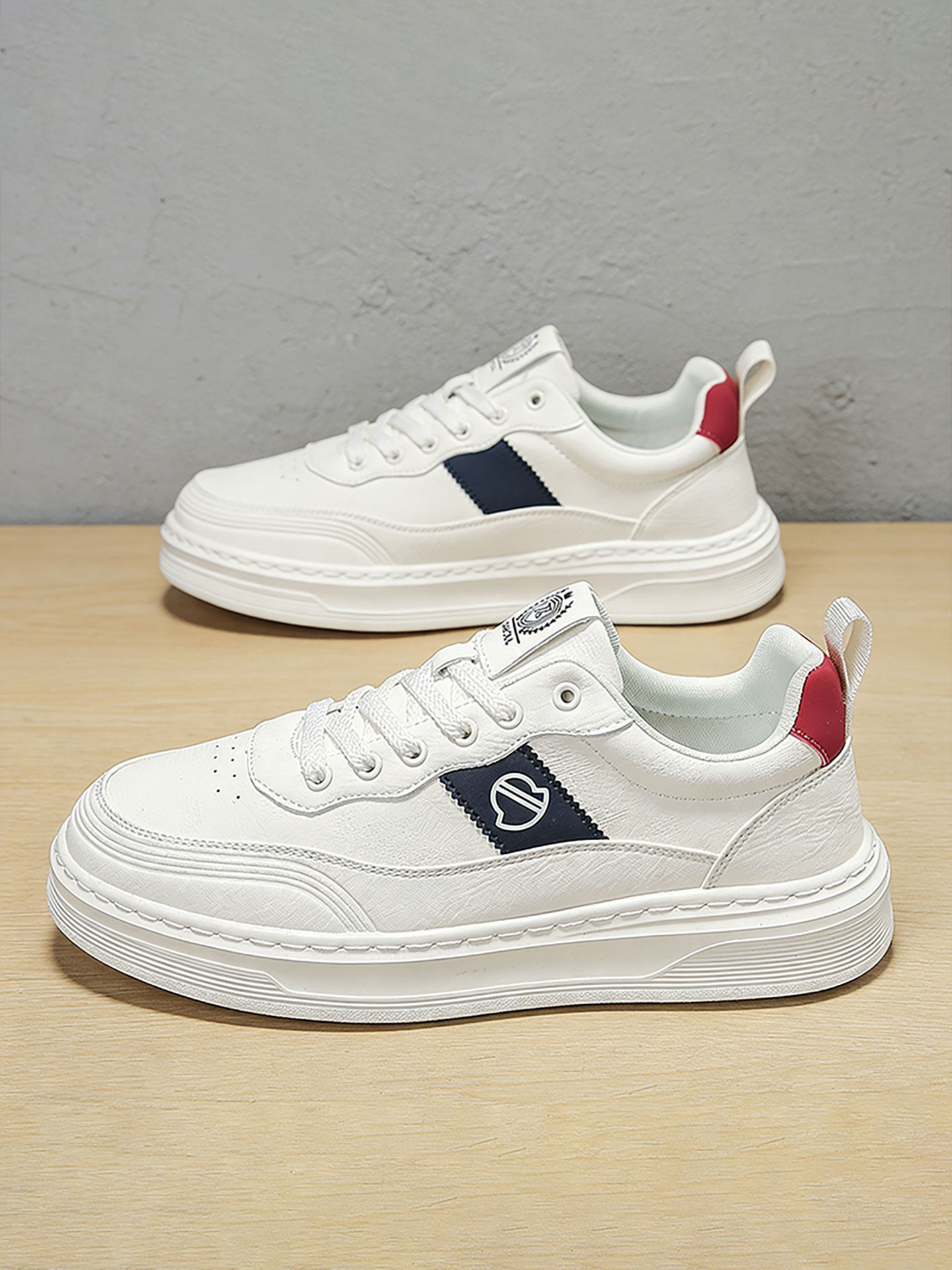 男士小白鞋皮面2026新款男鞋潮牌高级感青少年休闲厚底增高板鞋男主图