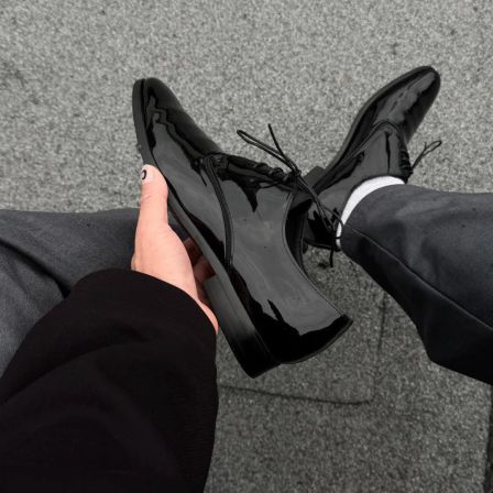 vibe优雅漆皮尖头德比鞋男款亮面褶皱商务通勤结婚新郎鞋牛津皮鞋