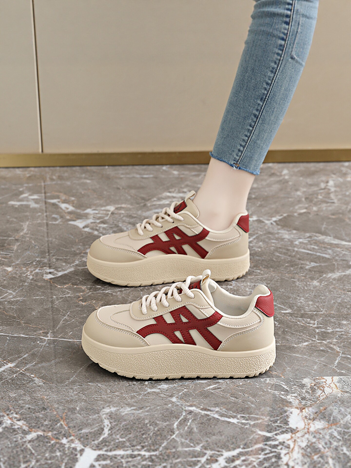 商场同款真皮德训运动鞋女2026新款春季爆款防滑软底不累脚孕妇鞋主图