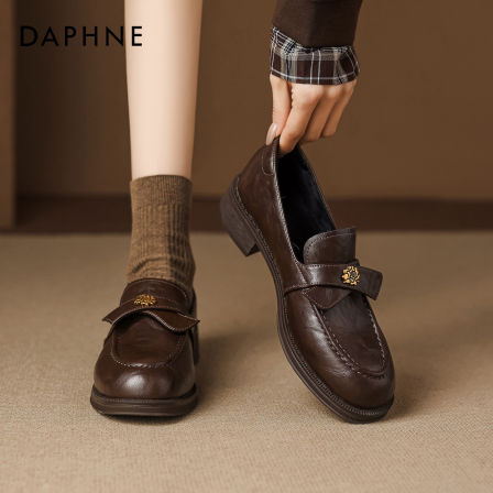 达芙妮棕色厚底乐福鞋女2026春季新款英伦风小皮鞋山茶花加绒单鞋