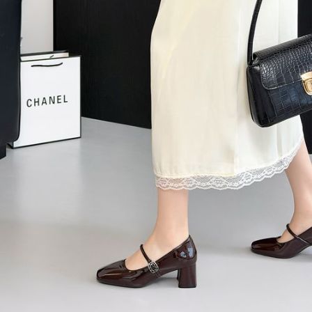 新款春季法式方头浅口粗高跟百搭玛丽珍黑色漆皮单鞋女一字带水钻