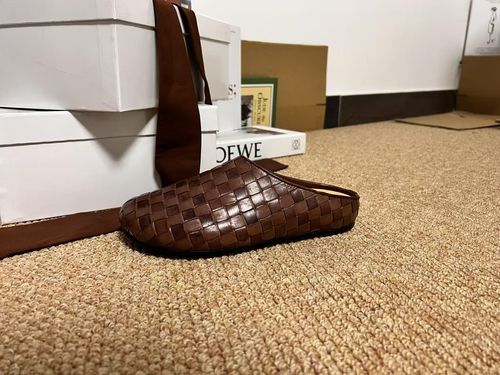 【聚新汇】2025-1春夏编织水洗马皮平底包头拖外穿半拖