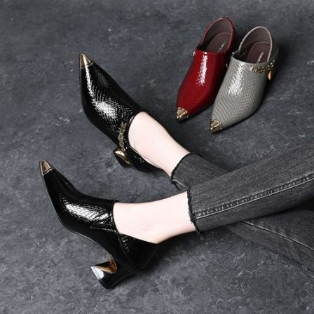 头层牛皮金属链条深口单鞋女2025春秋新款百搭尖头防踢粗跟高跟鞋