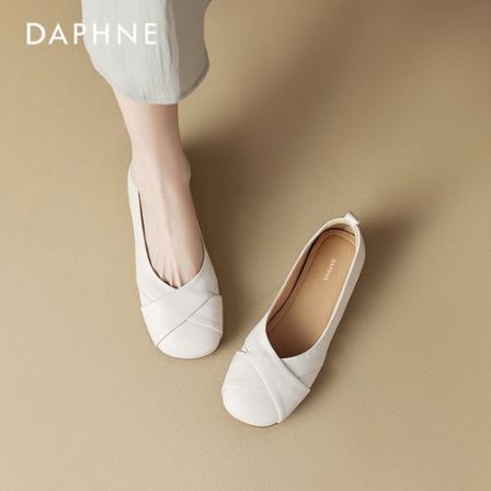 达芙妮品牌单鞋女夏季2026新款平底真皮奶奶鞋软底豆豆鞋夏款皮鞋