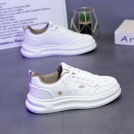 春季新款男士厚底小白鞋轻便软底百搭休闲鞋刺绣潮流运动板鞋男鞋