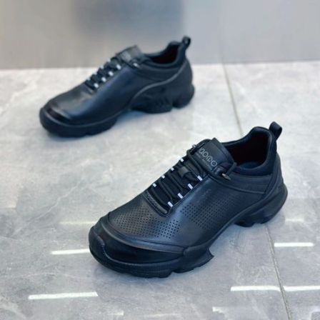 2026春夏新款休闲鞋时尚百搭潮流户外通勤黑色软底透气运动男鞋