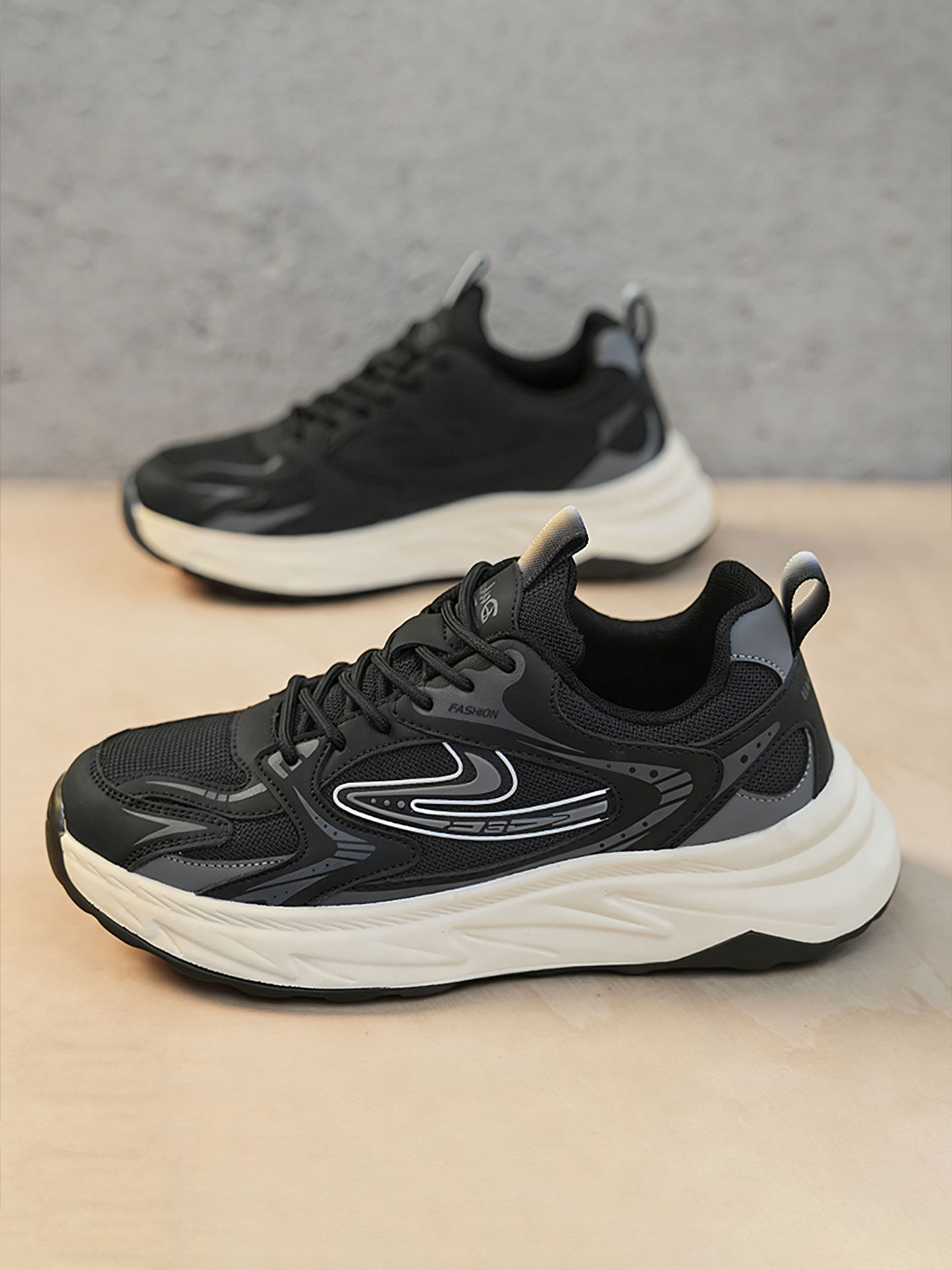 鞋子男款2026新款透气网面运动鞋男增高软底休闲防滑老爹潮鞋百搭主图